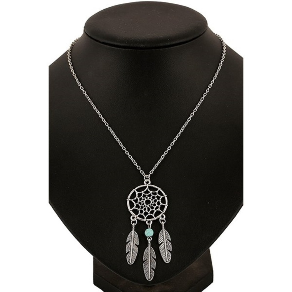 NWT Silver Tone Leaf Necklace